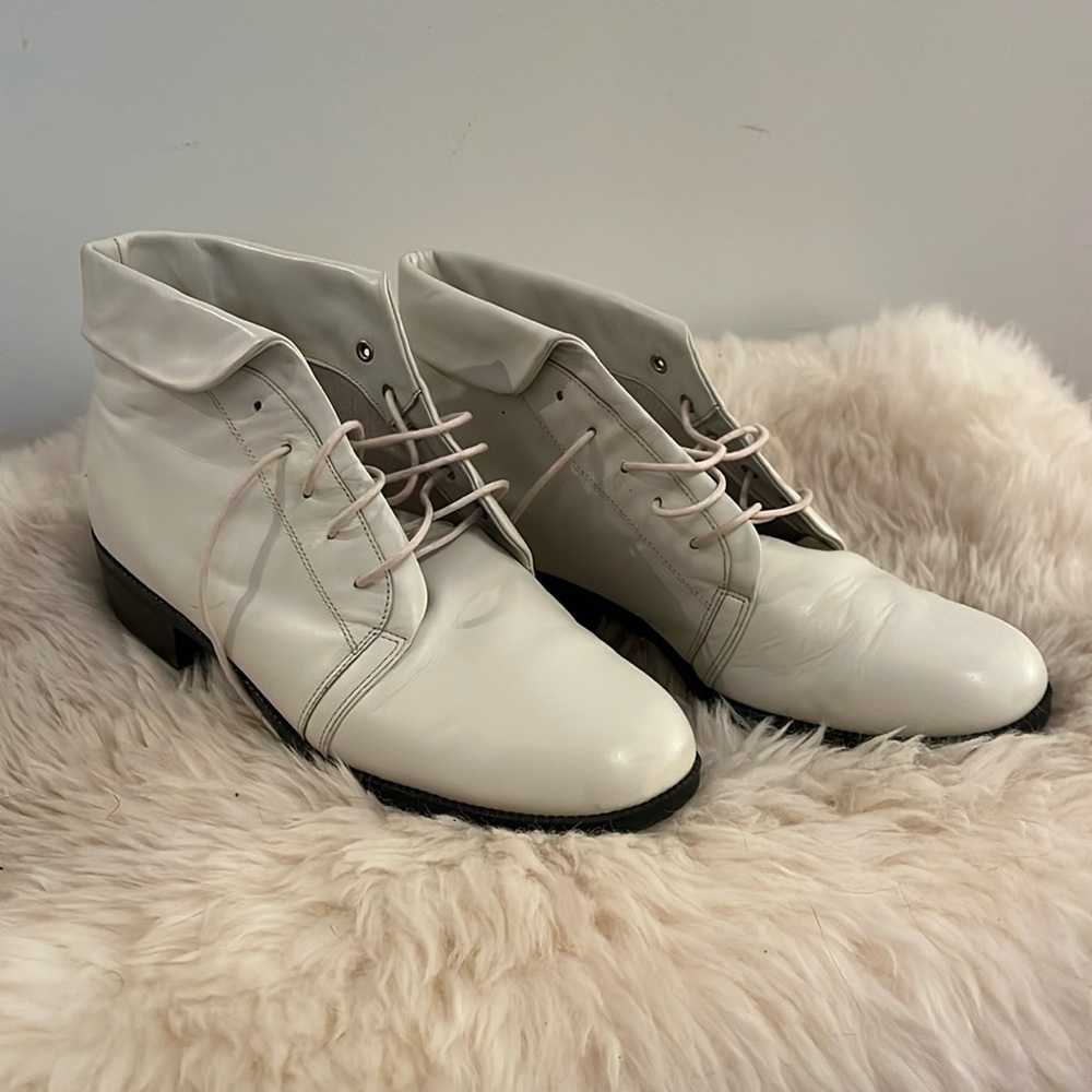 White Leather Vintage Leather Booties, St John’s Bay, Size 9W